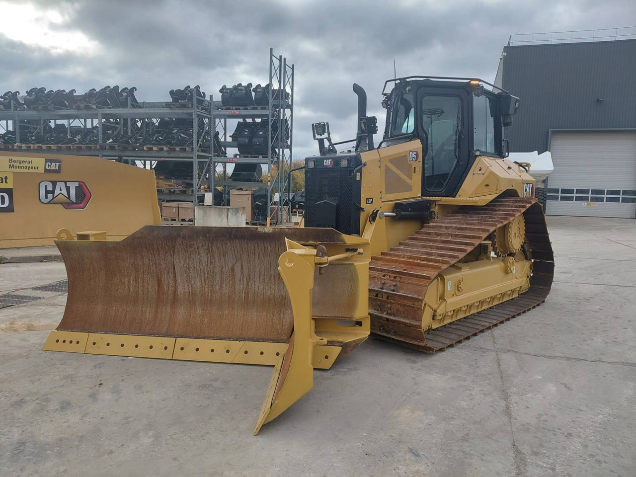 CAT D5 - بلدوزر: صورة 2 CAT D5 - بلدوزر: صورة 2