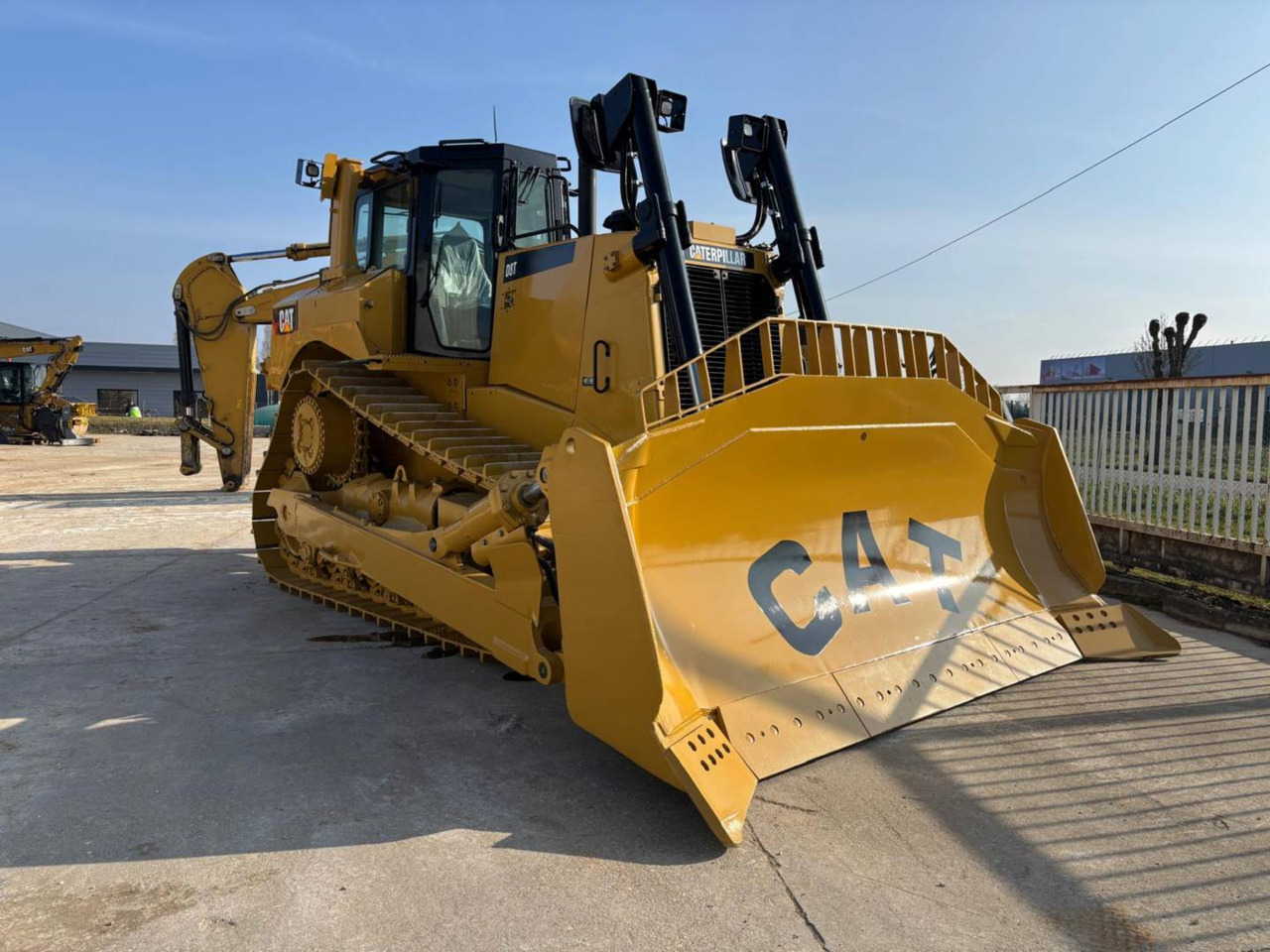 CAT D8T - بلدوزر: صورة 1 CAT D8T - بلدوزر: صورة 1
