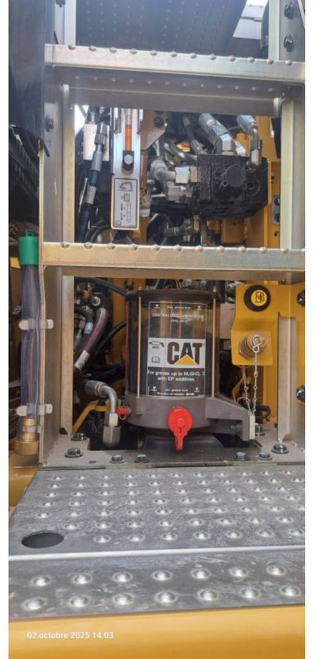 حفار ذو عجلات CAT M318-07: صورة 15