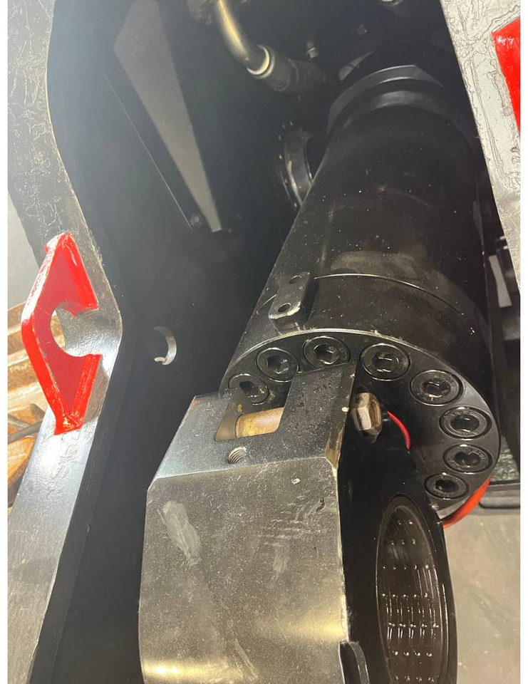 CAT MP345 - مقصات الهدم - آلات الإنشاء: صورة 3 CAT MP345 - مقصات الهدم - آلات الإنشاء: صورة 3