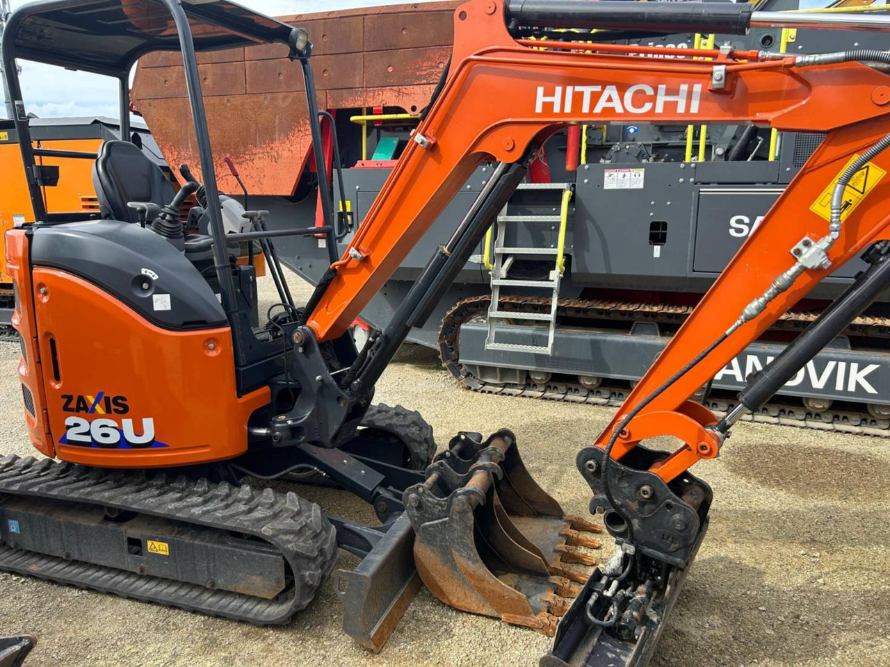 HITACHI ZX26U-6 - حفار زاحف: صورة 2 HITACHI ZX26U-6 - حفار زاحف: صورة 2