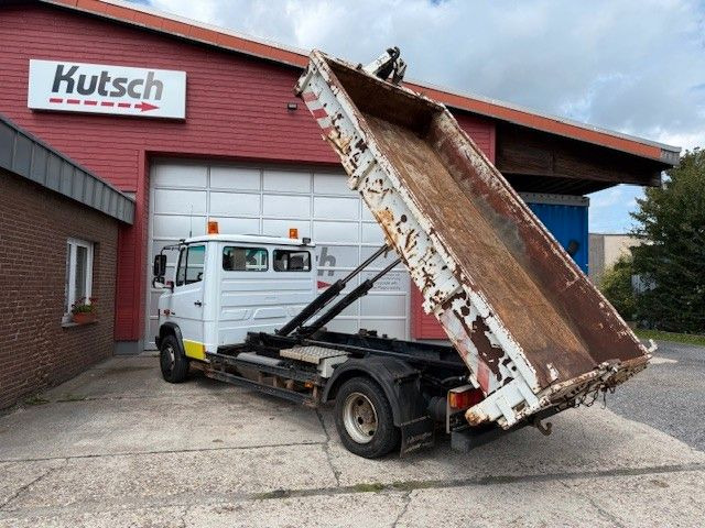 Mercedes-Benz Vario 818 D Abrollkipper mit Container - شاحنة برافعة خطافية: صورة 4 Mercedes-Benz Vario 818 D Abrollkipper mit Container - شاحنة برافعة خطافية: صورة 4