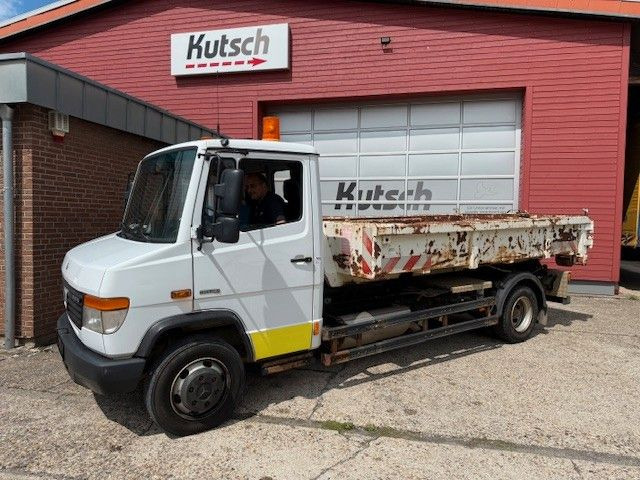 Mercedes-Benz Vario 818 D Abrollkipper mit Container - شاحنة برافعة خطافية: صورة 5 Mercedes-Benz Vario 818 D Abrollkipper mit Container - شاحنة برافعة خطافية: صورة 5