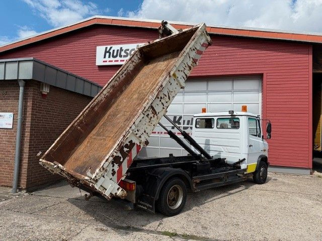 Mercedes-Benz Vario 818 D Abrollkipper mit Container - شاحنة برافعة خطافية: صورة 3 Mercedes-Benz Vario 818 D Abrollkipper mit Container - شاحنة برافعة خطافية: صورة 3