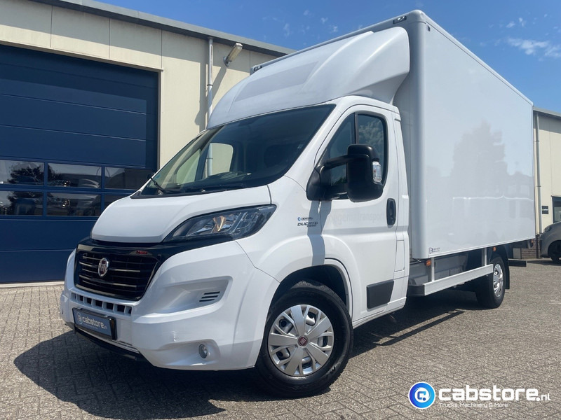 Fiat Ducato 2.3 Multijet 160 Pk Euro 6 - Bouwjaar 2021 - Handgeschakeld 6 speed - Airco - 3 zitplaatsen - Laadklep - شاحنة صندوقية: صورة 2 Fiat Ducato 2.3 Multijet 160 Pk Euro 6 - Bouwjaar 2021 - Handgeschakeld 6 speed - Airco - 3 zitplaatsen - Laadklep - شاحنة صندوقية: صورة 2