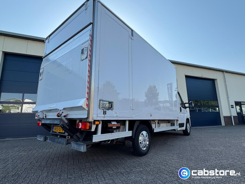 Fiat Ducato 2.3 Multijet 160 Pk Euro 6 - Bouwjaar 2021 - Handgeschakeld 6 speed - Airco - 3 zitplaatsen - Laadklep - شاحنة صندوقية: صورة 4 Fiat Ducato 2.3 Multijet 160 Pk Euro 6 - Bouwjaar 2021 - Handgeschakeld 6 speed - Airco - 3 zitplaatsen - Laadklep - شاحنة صندوقية: صورة 4