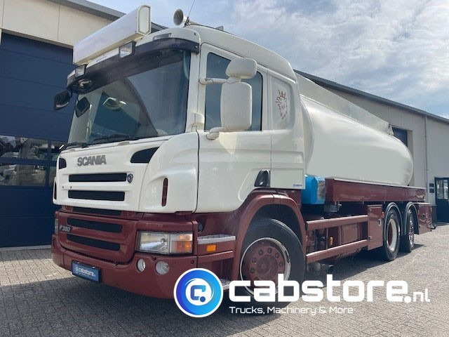 Scania P 380 B 6X2*4 HNA - RETARDER - Tankwagen olie - Olietank - ADR - 16.920 liter - Bouwjaar 2007 - Km 881.924 - شاحنة صهريج: صورة 2 Scania P 380 B 6X2*4 HNA - RETARDER - Tankwagen olie - Olietank - ADR - 16.920 liter - Bouwjaar 2007 - Km 881.924 - شاحنة صهريج: صورة 2