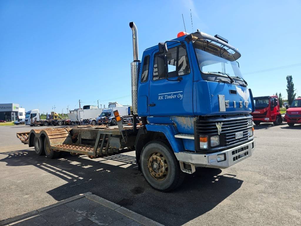 Sisu SM 320 - شاحنة قطع الأشجار: صورة 3 Sisu SM 320 - شاحنة قطع الأشجار: صورة 3