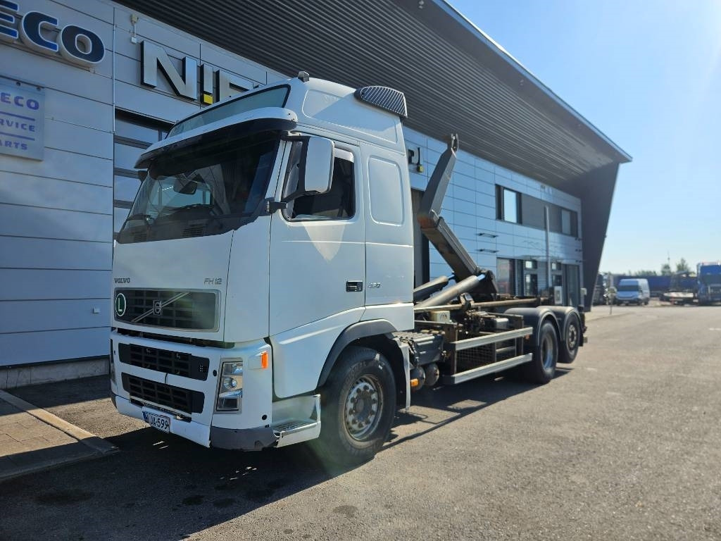 Volvo FH12 460 - شاحنة برافعة خطافية: صورة 1 Volvo FH12 460 - شاحنة برافعة خطافية: صورة 1