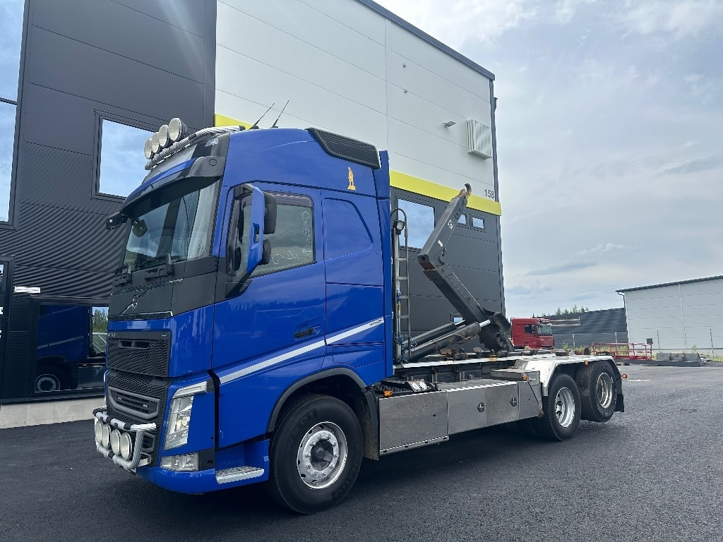 Volvo FH13 540 6x2 Manuaali - شاحنة برافعة خطافية: صورة 1 Volvo FH13 540 6x2 Manuaali - شاحنة برافعة خطافية: صورة 1