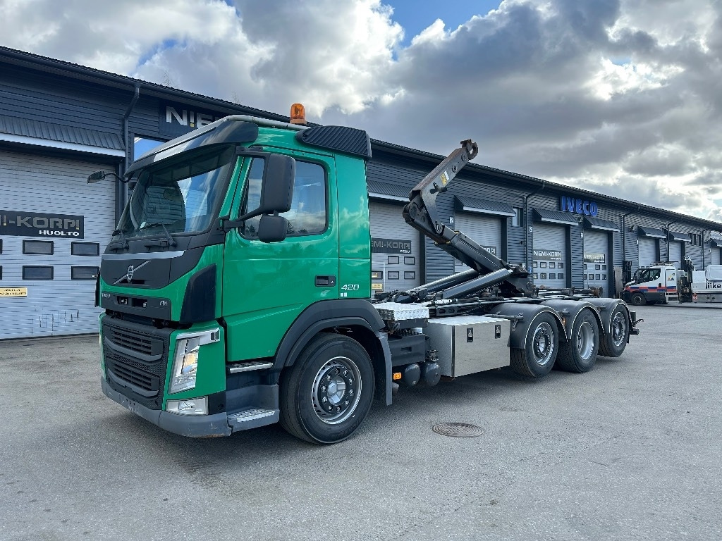 Volvo FM 420 8x2/4 - شاحنة برافعة خطافية: صورة 1 Volvo FM 420 8x2/4 - شاحنة برافعة خطافية: صورة 1