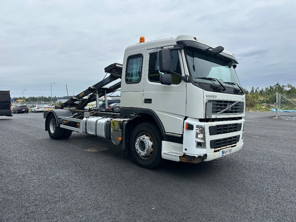 Volvo FM9 4x2 vaijerilaitteilla - شاحنة لودر انزلاقي: صورة 3 Volvo FM9 4x2 vaijerilaitteilla - شاحنة لودر انزلاقي: صورة 3