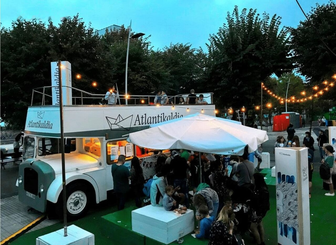 British Bus Bristol Lodekka - open topped FOOD TRUCK - حافلة ذات طابقين: صورة 3 British Bus Bristol Lodekka - open topped FOOD TRUCK - حافلة ذات طابقين: صورة 3