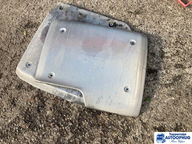 DAF heat shield – DAF 2027948 - علبة العادم/ نظام العادم - شاحنة: صورة 1 DAF heat shield – DAF 2027948 - علبة العادم/ نظام العادم - شاحنة: صورة 1