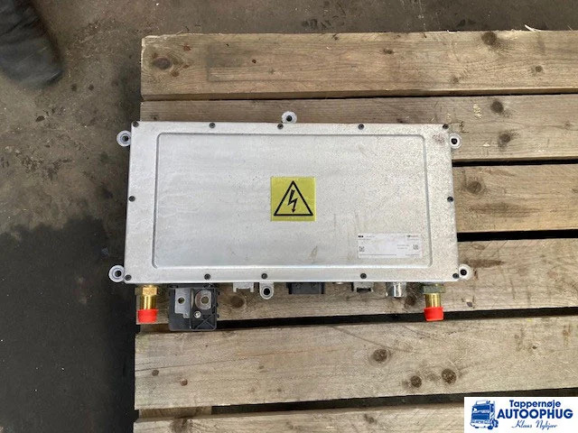 MAN 26.25825-1097 – HV charging control unit raw part - النظام الكهربائي - شاحنة: صورة 1 MAN 26.25825-1097 – HV charging control unit raw part - النظام الكهربائي - شاحنة: صورة 1