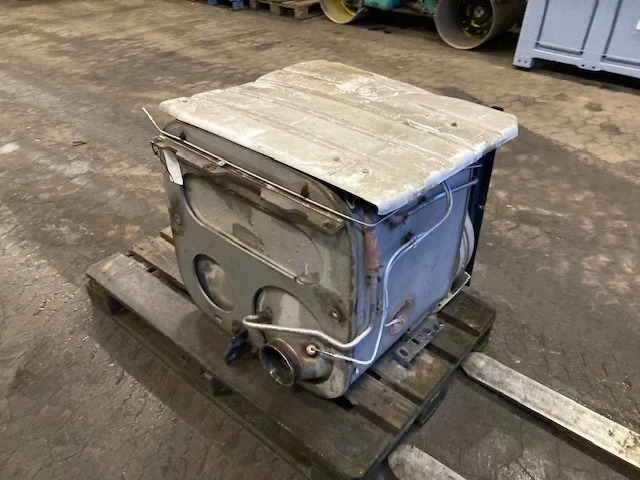 MAN 81.15103-6131 – MAN silencer - علبة العادم/ نظام العادم - شاحنة: صورة 2 MAN 81.15103-6131 – MAN silencer - علبة العادم/ نظام العادم - شاحنة: صورة 2