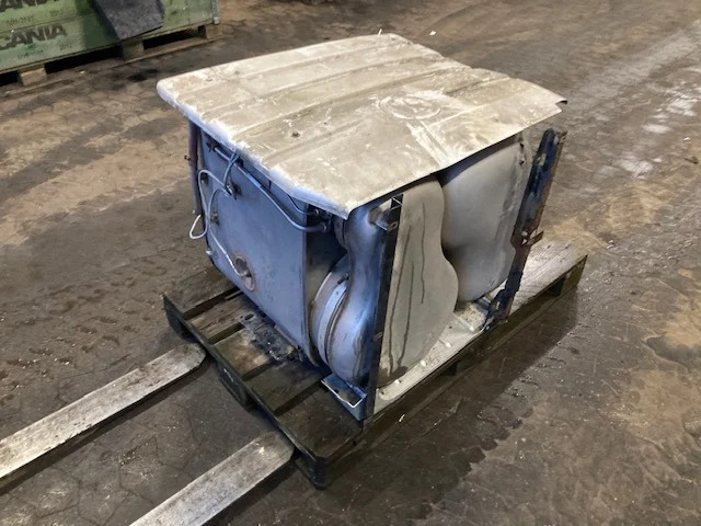 MAN 81.15103-6131 – MAN silencer - علبة العادم/ نظام العادم - شاحنة: صورة 1 MAN 81.15103-6131 – MAN silencer - علبة العادم/ نظام العادم - شاحنة: صورة 1