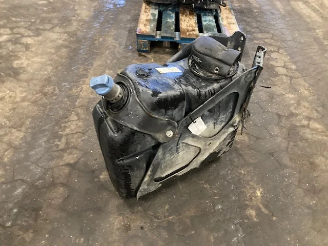 Mercedes A9604701515 – Mercedes adblue tank - خزان سائل AdBlue - شاحنة: صورة 2 Mercedes A9604701515 – Mercedes adblue tank - خزان سائل AdBlue - شاحنة: صورة 2