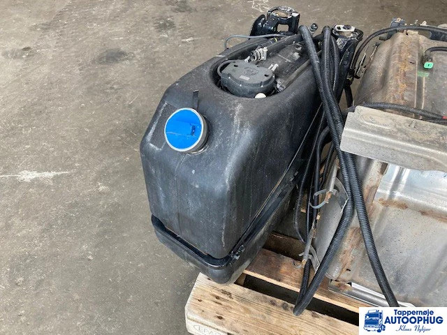 Scania adblue tank / reductant tank Scania 2919673 - خزان سائل AdBlue - شاحنة: صورة 2 Scania adblue tank / reductant tank Scania 2919673 - خزان سائل AdBlue - شاحنة: صورة 2