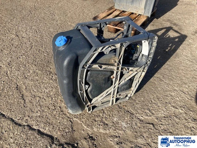 Volvo Adblue tank 21645367 – 23251720 - خزان سائل AdBlue - شاحنة: صورة 2 Volvo Adblue tank 21645367 – 23251720 - خزان سائل AdBlue - شاحنة: صورة 2