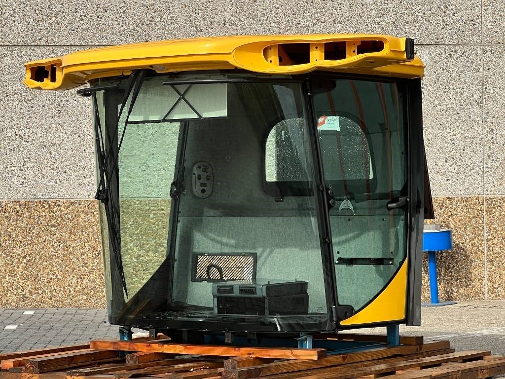 New Holland Cabine - New Holland CR8070, CR8080, CR9070, CR908 - ملحقات حصادات: صورة 2 New Holland Cabine - New Holland CR8070, CR8080, CR9070, CR908 - ملحقات حصادات: صورة 2