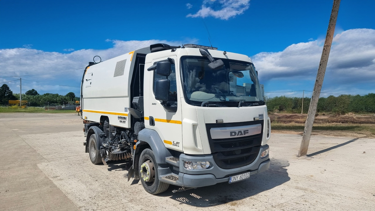 DAF LF220 - سياره كنس شوارع: صورة 1 DAF LF220 - سياره كنس شوارع: صورة 1
