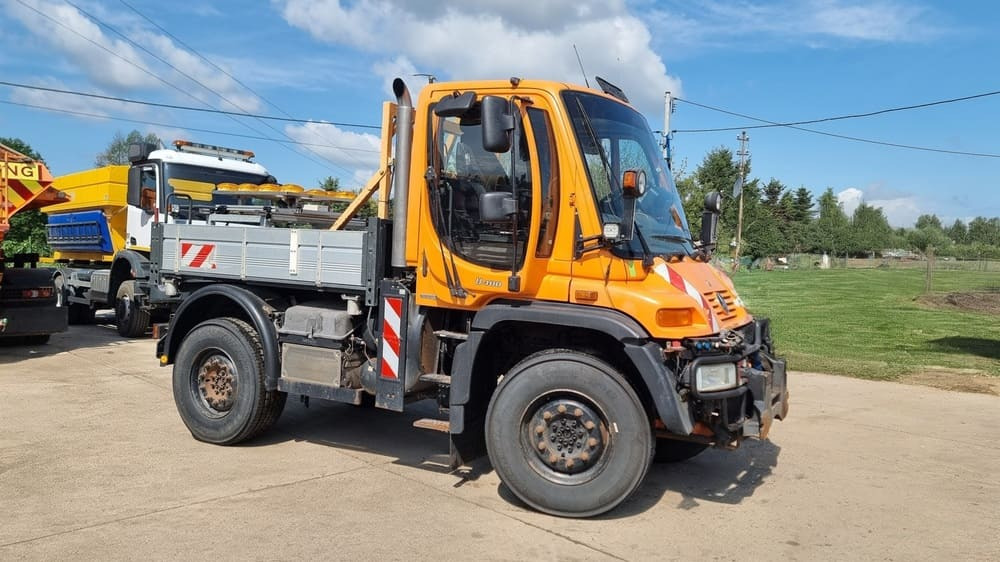 MERCEDES-BENZ Unimog U400 - جرار خدمات بلدية: صورة 2 MERCEDES-BENZ Unimog U400 - جرار خدمات بلدية: صورة 2