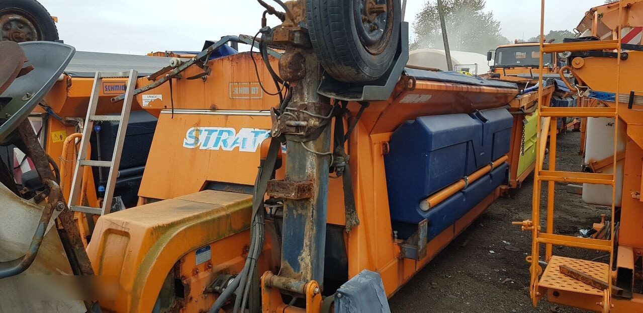 Schmidt Solarko piaskarka SCHMIDT STRATOS 5m3 20 - ناثر غبار/ ملح - سيارة خدمات/ سيارة خاصة: صورة 5 Schmidt Solarko piaskarka SCHMIDT STRATOS 5m3 20 - ناثر غبار/ ملح - سيارة خدمات/ سيارة خاصة: صورة 5