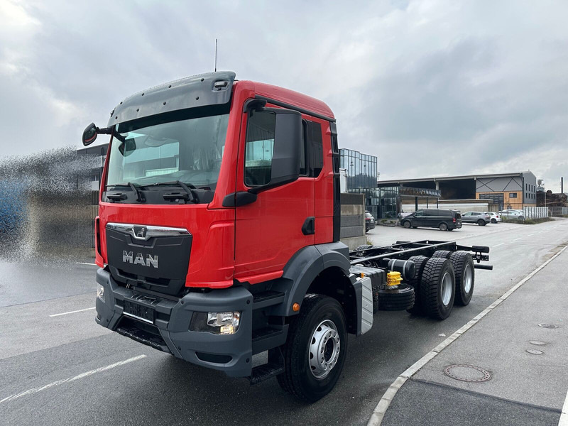 MAN TGS 33.400 6X4 BB CH - شاحنة بهيكل معدني للمقصورة: صورة 2 MAN TGS 33.400 6X4 BB CH - شاحنة بهيكل معدني للمقصورة: صورة 2