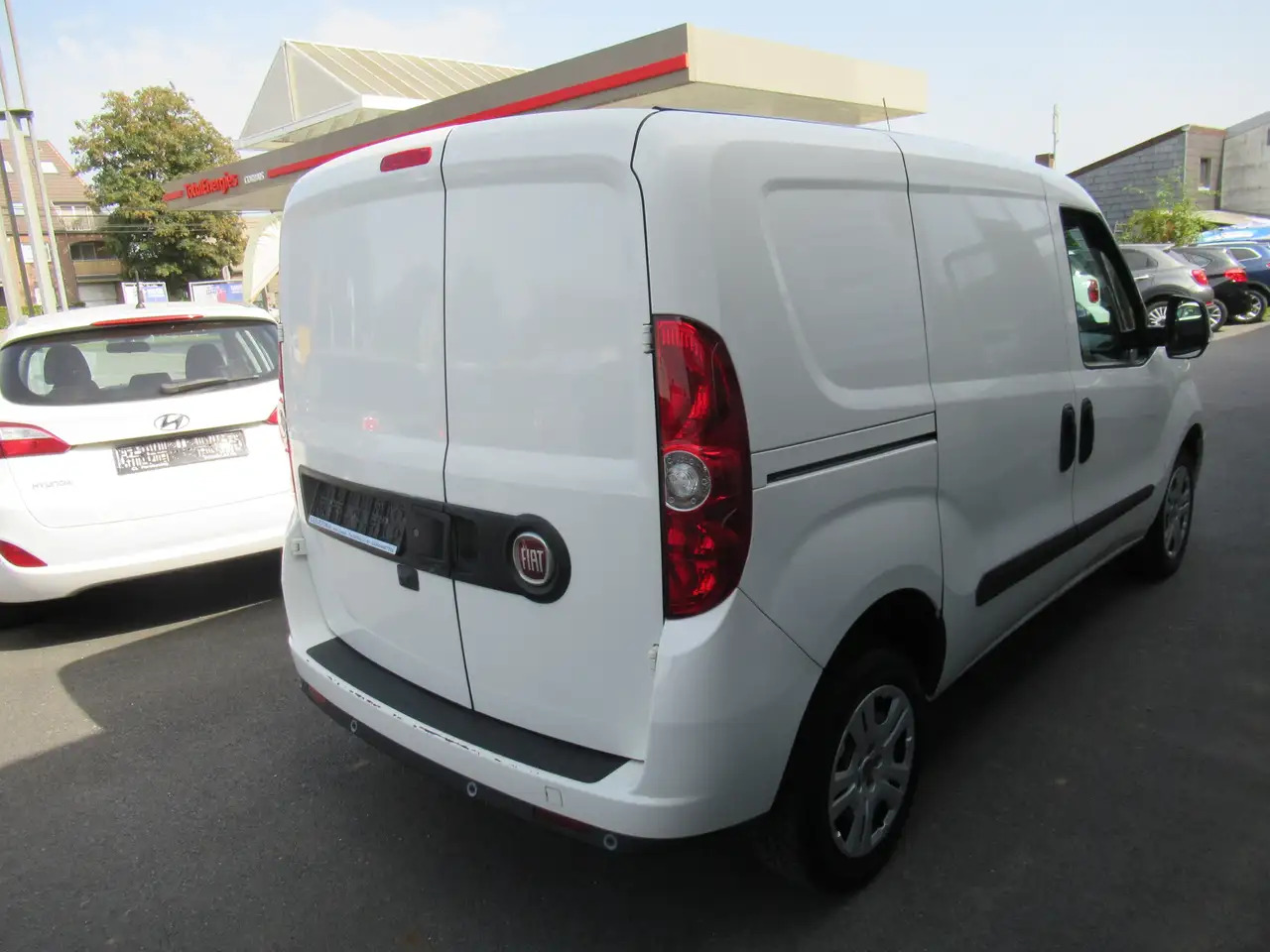 Fiat Doblo CLIM AUTO, NAVI, CRUISE 10500€+TVA/BTW - فان المدمجة: صورة 2 Fiat Doblo CLIM AUTO, NAVI, CRUISE 10500€+TVA/BTW - فان المدمجة: صورة 2