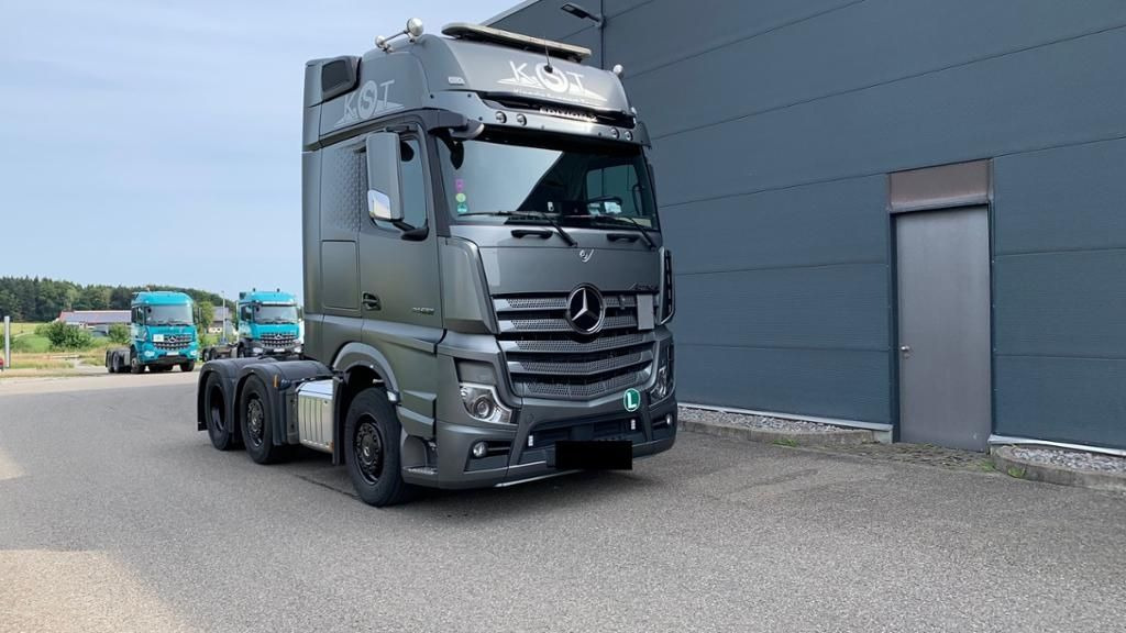 Mercedes-Benz Actros Edition 2 BiXenon KlimaA Navi Massage - رأس تريلا: صورة 1 Mercedes-Benz Actros Edition 2 BiXenon KlimaA Navi Massage - رأس تريلا: صورة 1