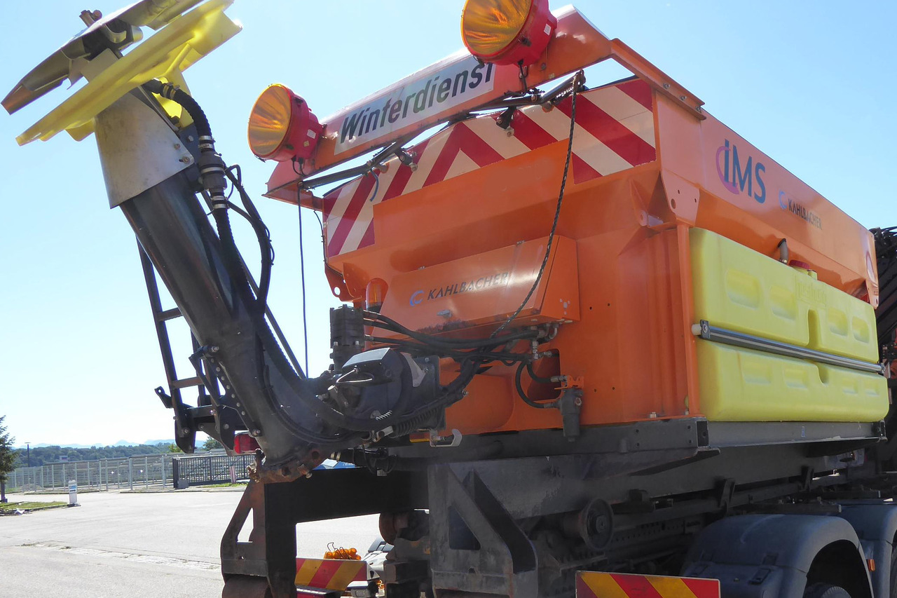 KÜPPER-WEISSER /GMEINER/BUCHER Feuchtsalzstreuer Salzstreuer Streuer auf Abrollgestell - شاحنة برافعة خطافية: صورة 2 KÜPPER-WEISSER /GMEINER/BUCHER Feuchtsalzstreuer Salzstreuer Streuer auf Abrollgestell - شاحنة برافعة خطافية: صورة 2