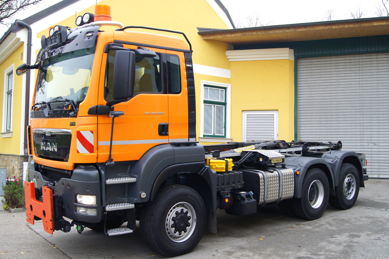 MAN TGS 28.400 BL 6x4-4/TÜV/PALIFT/Winterdienst/Salzstreuer/Streuer/Schneepflug - شاحنة برافعة خطافية: صورة 2 MAN TGS 28.400 BL 6x4-4/TÜV/PALIFT/Winterdienst/Salzstreuer/Streuer/Schneepflug - شاحنة برافعة خطافية: صورة 2