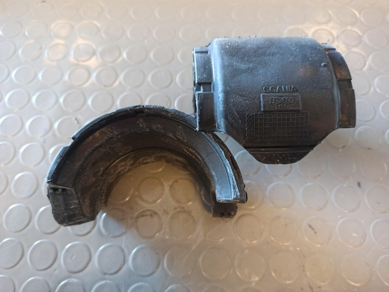 NEW ORIGINAL RUBBER BEARING - 1772693 - المحور و قطع الغيار - شاحنة: صورة 1 NEW ORIGINAL RUBBER BEARING - 1772693 - المحور و قطع الغيار - شاحنة: صورة 1