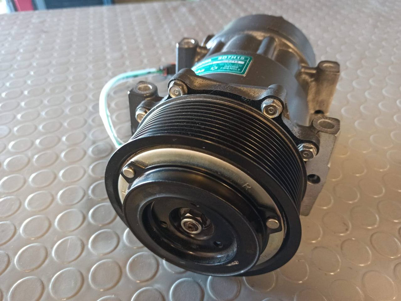 SCANIA A/C COMPRESSOR - 2564093 - ضاغط المكيف - شاحنة: صورة 1 SCANIA A/C COMPRESSOR - 2564093 - ضاغط المكيف - شاحنة: صورة 1