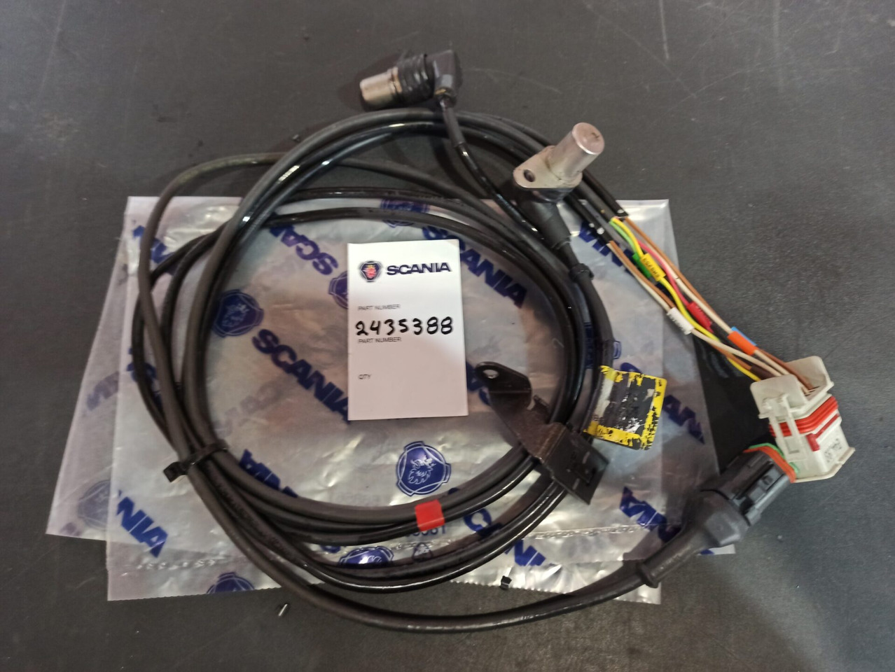 SCANIA CABLE HARNESS - 2435388 - كابلات/ ضفيرة الأسلاك - شاحنة: صورة 1 SCANIA CABLE HARNESS - 2435388 - كابلات/ ضفيرة الأسلاك - شاحنة: صورة 1