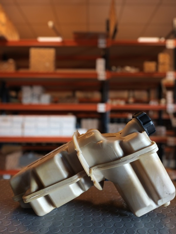 SCANIA EXPANSION TANK - 2401669 - خزان التوسع - شاحنة: صورة 1 SCANIA EXPANSION TANK - 2401669 - خزان التوسع - شاحنة: صورة 1