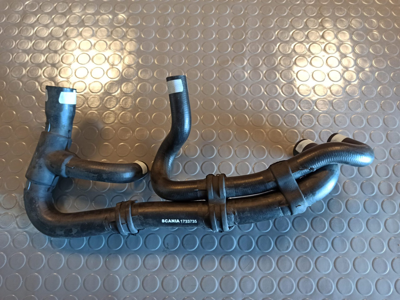 SCANIA HOSE - 1733735 - المحرك و قطع الغيار - شاحنة: صورة 1 SCANIA HOSE - 1733735 - المحرك و قطع الغيار - شاحنة: صورة 1