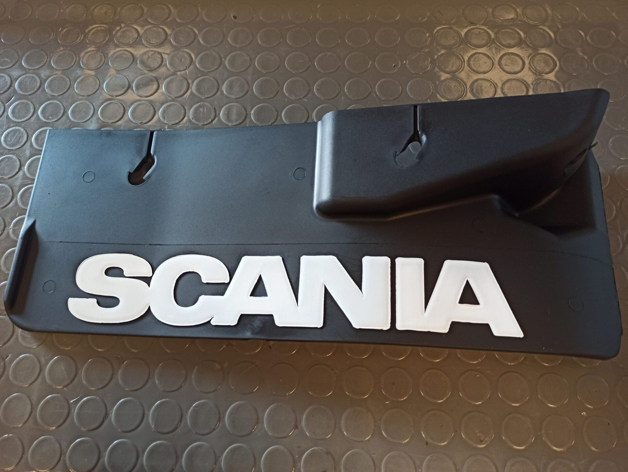 SCANIA MUDFLAP - 1361760 - رفرف - شاحنة: صورة 1 SCANIA MUDFLAP - 1361760 - رفرف - شاحنة: صورة 1