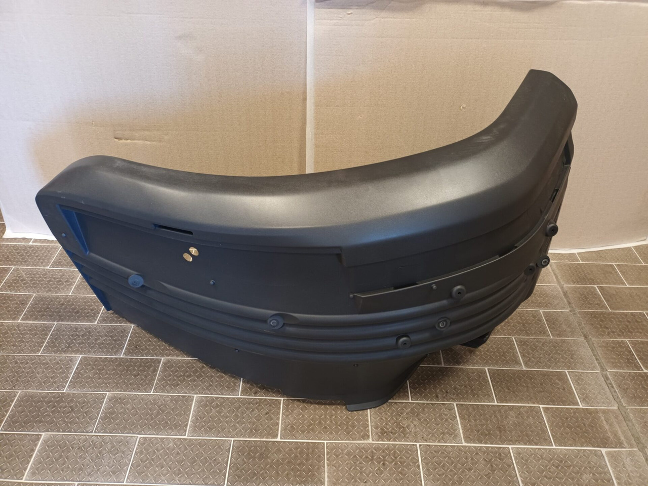 SCANIA MUDGUARD  - 2186373 - رفرف - شاحنة: صورة 1 SCANIA MUDGUARD  - 2186373 - رفرف - شاحنة: صورة 1