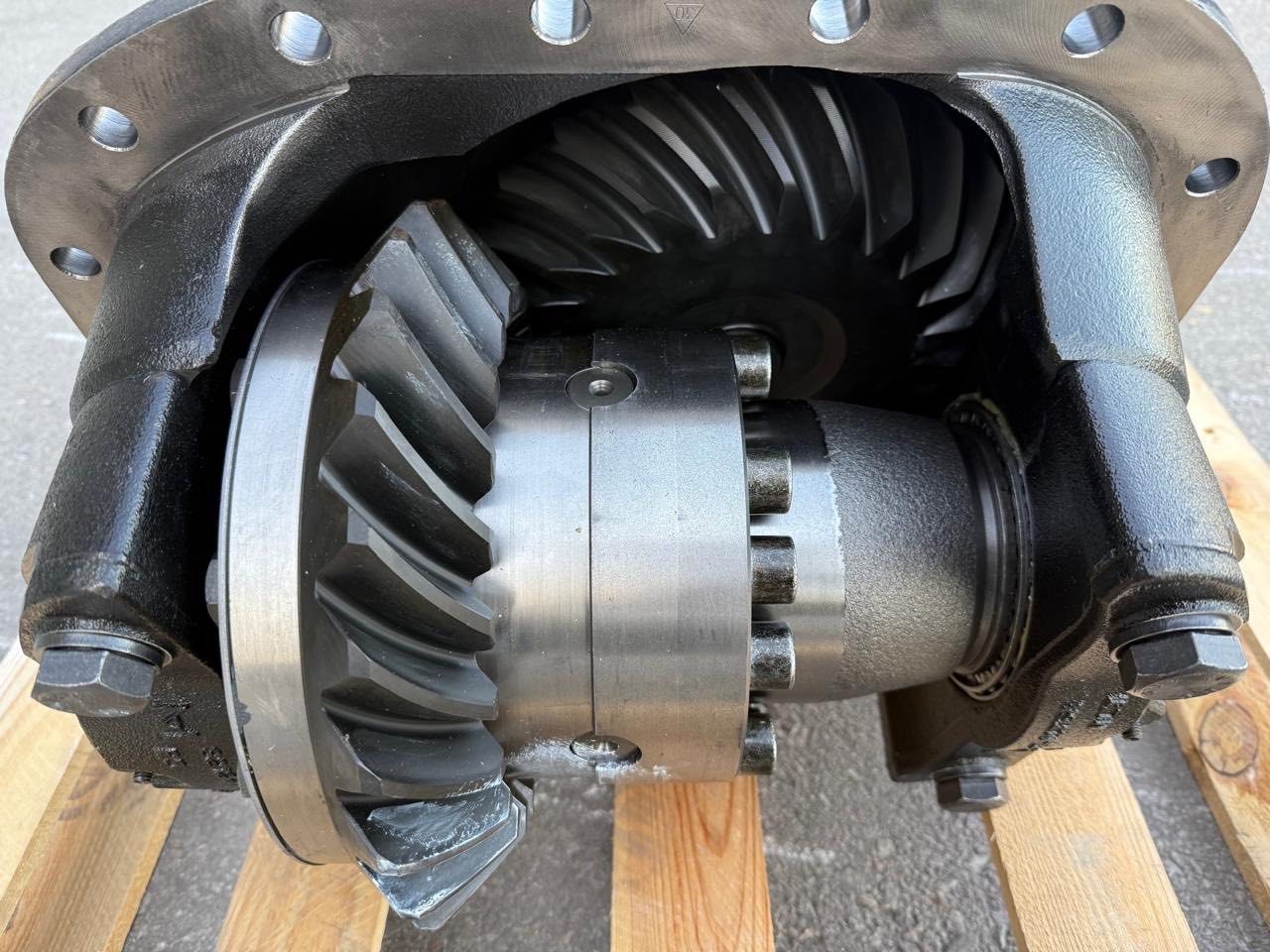 VOLVO Differential Groups Differential Groups - المحور و قطع الغيار - شاحنة: صورة 5 VOLVO Differential Groups Differential Groups - المحور و قطع الغيار - شاحنة: صورة 5