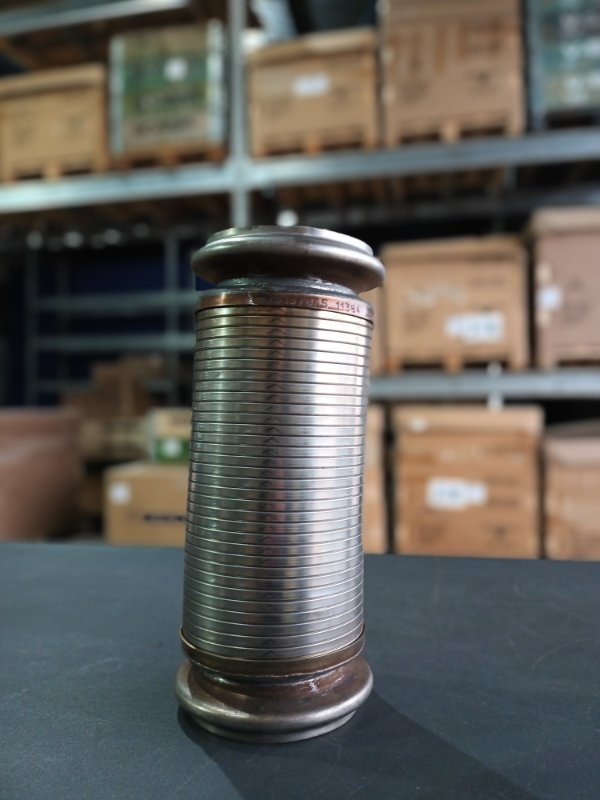 VOLVO EXHAUST PIPE - 23137065 - علبة العادم/ نظام العادم - شاحنة: صورة 1 VOLVO EXHAUST PIPE - 23137065 - علبة العادم/ نظام العادم - شاحنة: صورة 1