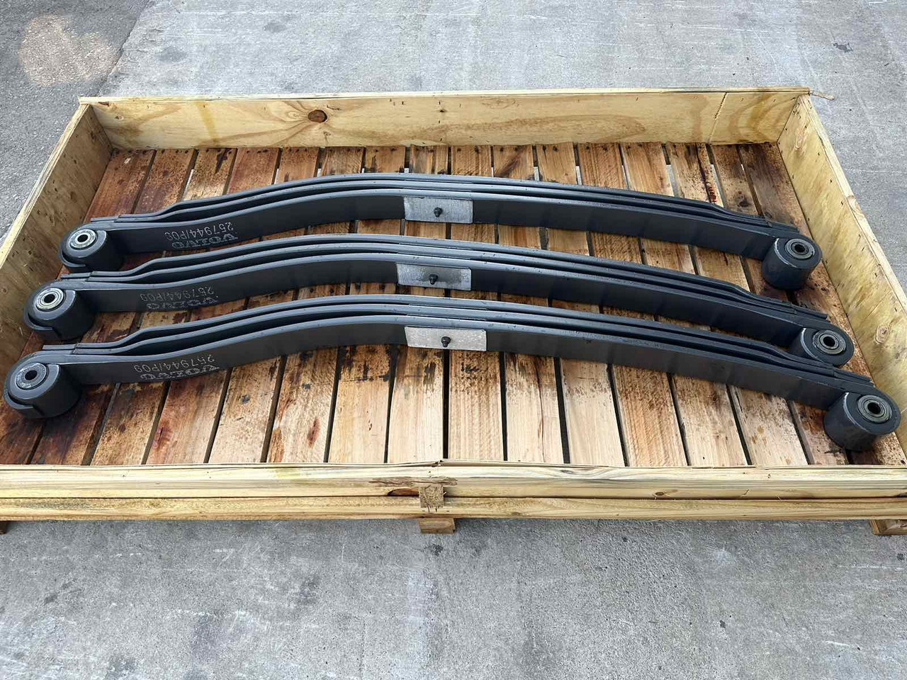 VOLVO FRON SPRING 257944 - المحور و قطع الغيار - شاحنة: صورة 1 VOLVO FRON SPRING 257944 - المحور و قطع الغيار - شاحنة: صورة 1