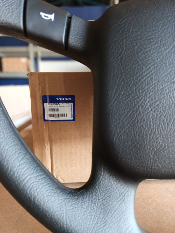 VOLVO STEERING WHEEL 1062027 - عجلة القيادة - شاحنة: صورة 4 VOLVO STEERING WHEEL 1062027 - عجلة القيادة - شاحنة: صورة 4