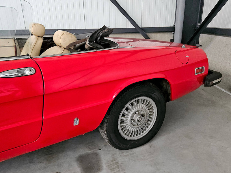 Alfa Romeo Spider 2000 - سيارة: صورة 5 Alfa Romeo Spider 2000 - سيارة: صورة 5