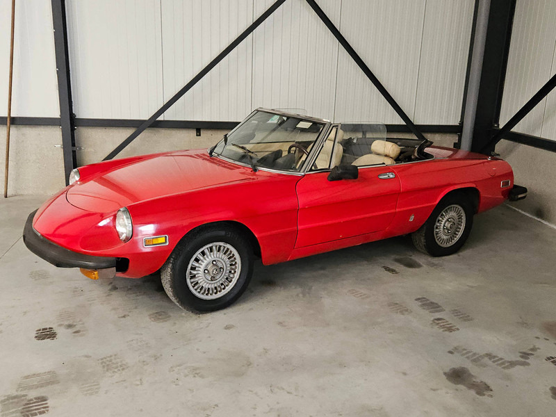 Alfa Romeo Spider 2000 - سيارة: صورة 2 Alfa Romeo Spider 2000 - سيارة: صورة 2