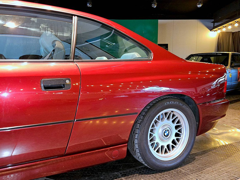 BMW 850iA - سيارة: صورة 5 BMW 850iA - سيارة: صورة 5