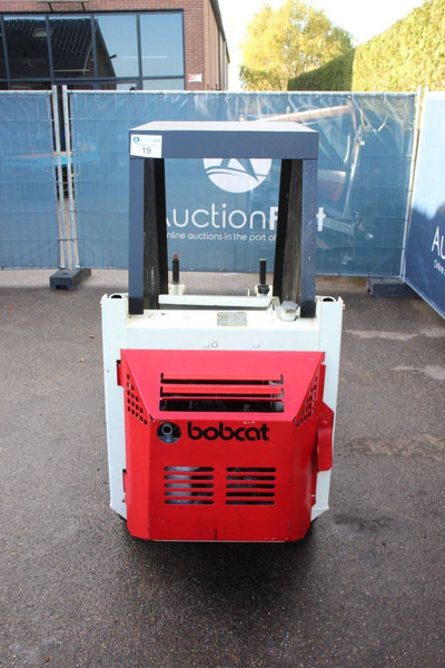 Bobcat 343 - اللودر بعجل: صورة 4 Bobcat 343 - اللودر بعجل: صورة 4