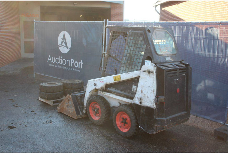 Bobcat 530 - اللودر بعجل: صورة 3 Bobcat 530 - اللودر بعجل: صورة 3
