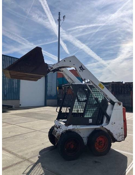 Bobcat S100 - اللودر بعجل: صورة 1 Bobcat S100 - اللودر بعجل: صورة 1